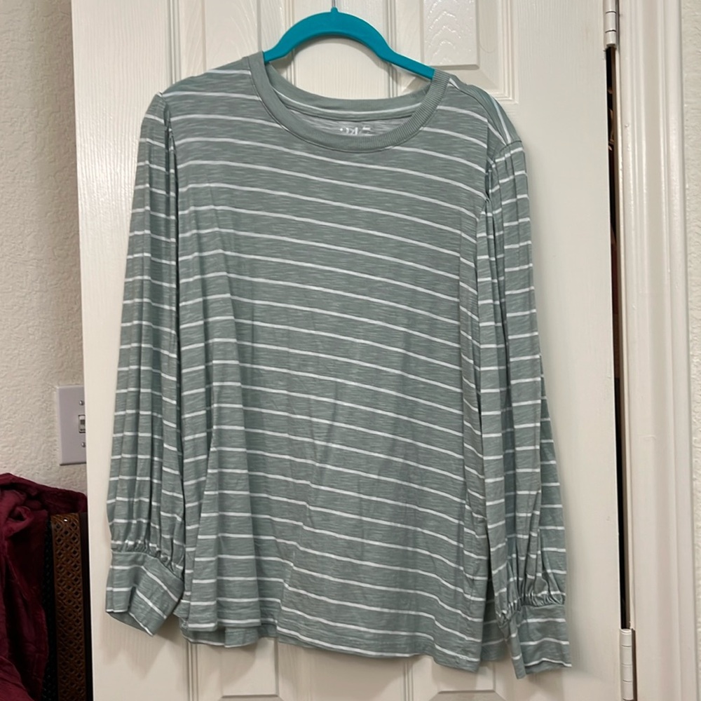 Maurice’s long sleeve shirt. Barley worn.